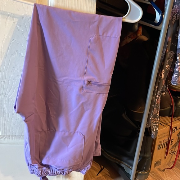 Brand NEW Adar Scrubs Set 💜☪️👑 - Picture 2 of 3